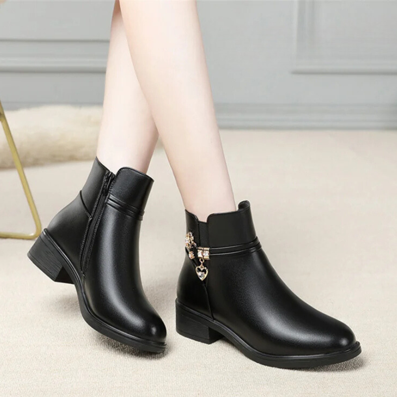 Bota Feminina Cano Curto de Couro Legítimo