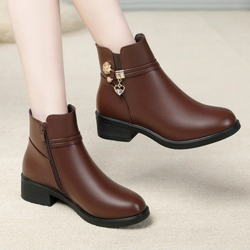 Bota Feminina Cano Curto de Couro Legítimo